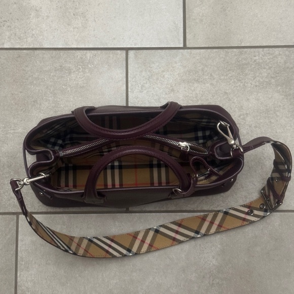 Burberry House Check Derby Leather Medium Banner Tote - Picture 5 of 8